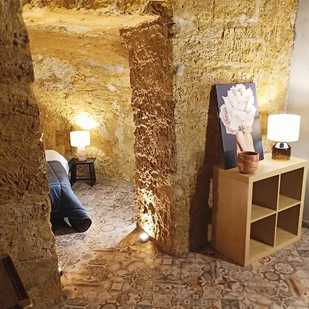 Historic Hypogenian Center Apartment