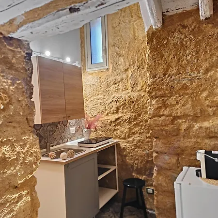 Historic Hypogenian Center Apartment *