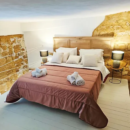 Historic Hypogenian Center Apartment